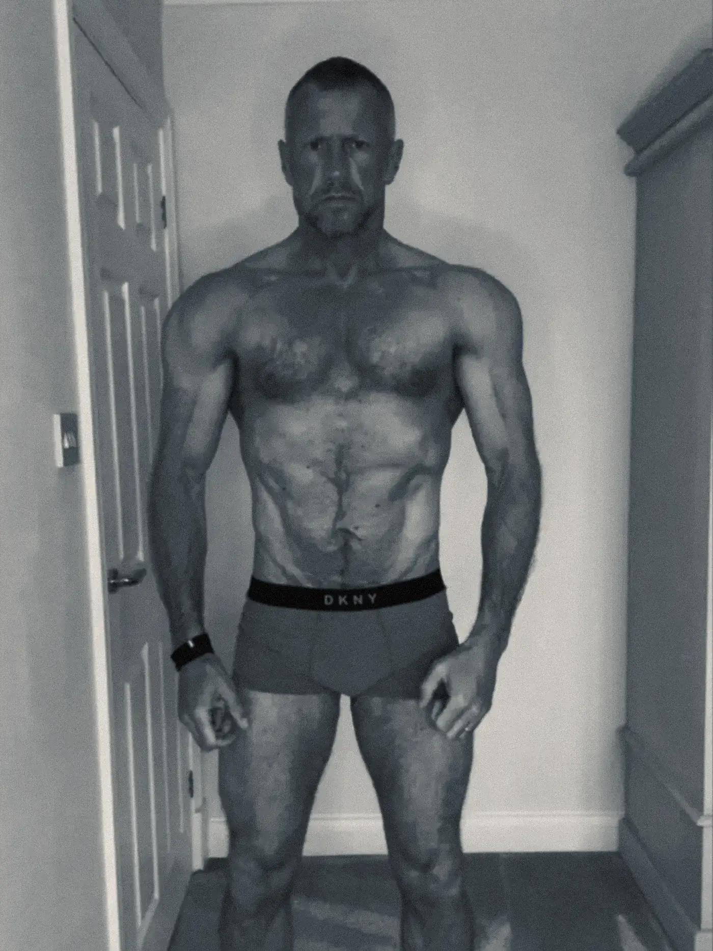 Darren ten weeks later, visibly leaner with more definition through the shoulders and midsection